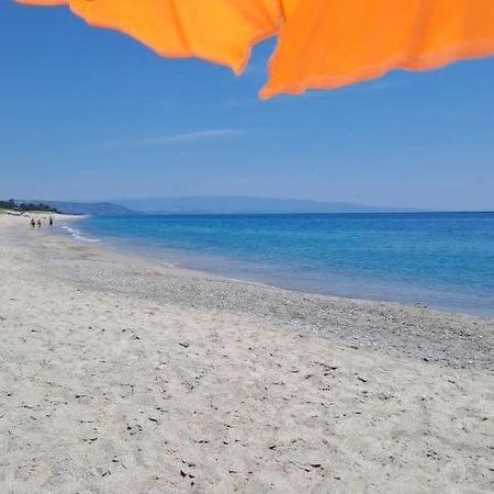 L'Isola Dei Vacanzieri サンタンドレーア・アポストロ・デッロ・イオーニオ エクステリア 写真